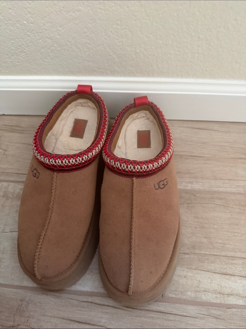 Ugg Tazz size 9
